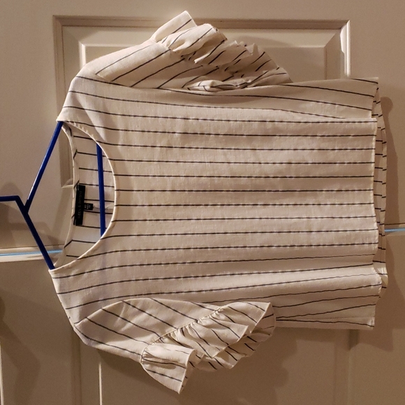 Supply and Demand ruffle drop sleeve linen blouse - Picture 1 of 4